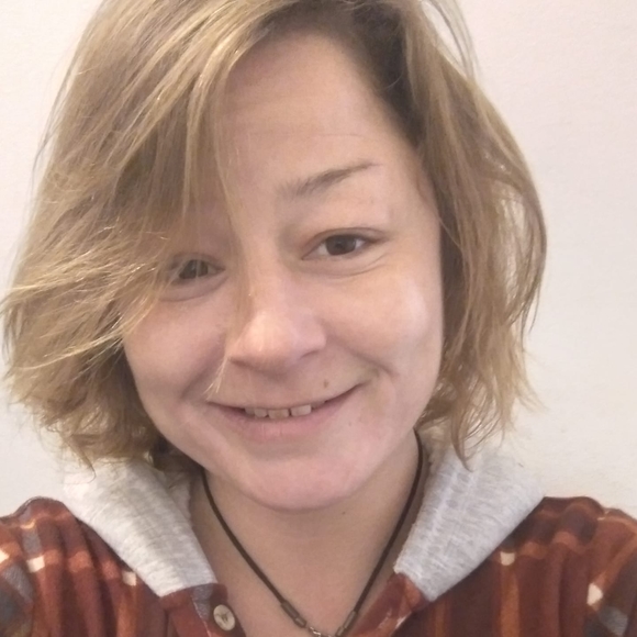 Meet your Posher, Caitlin - Picture 1 of 1